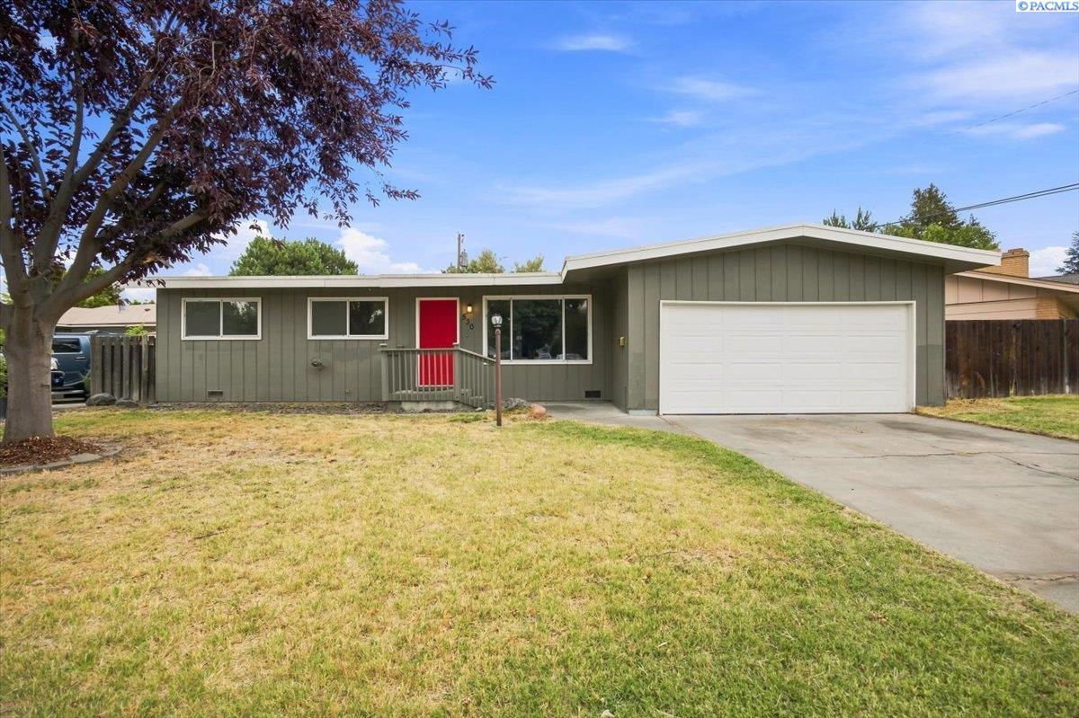 530 W 18th Ave, Kennewick, WA 99337-2821
