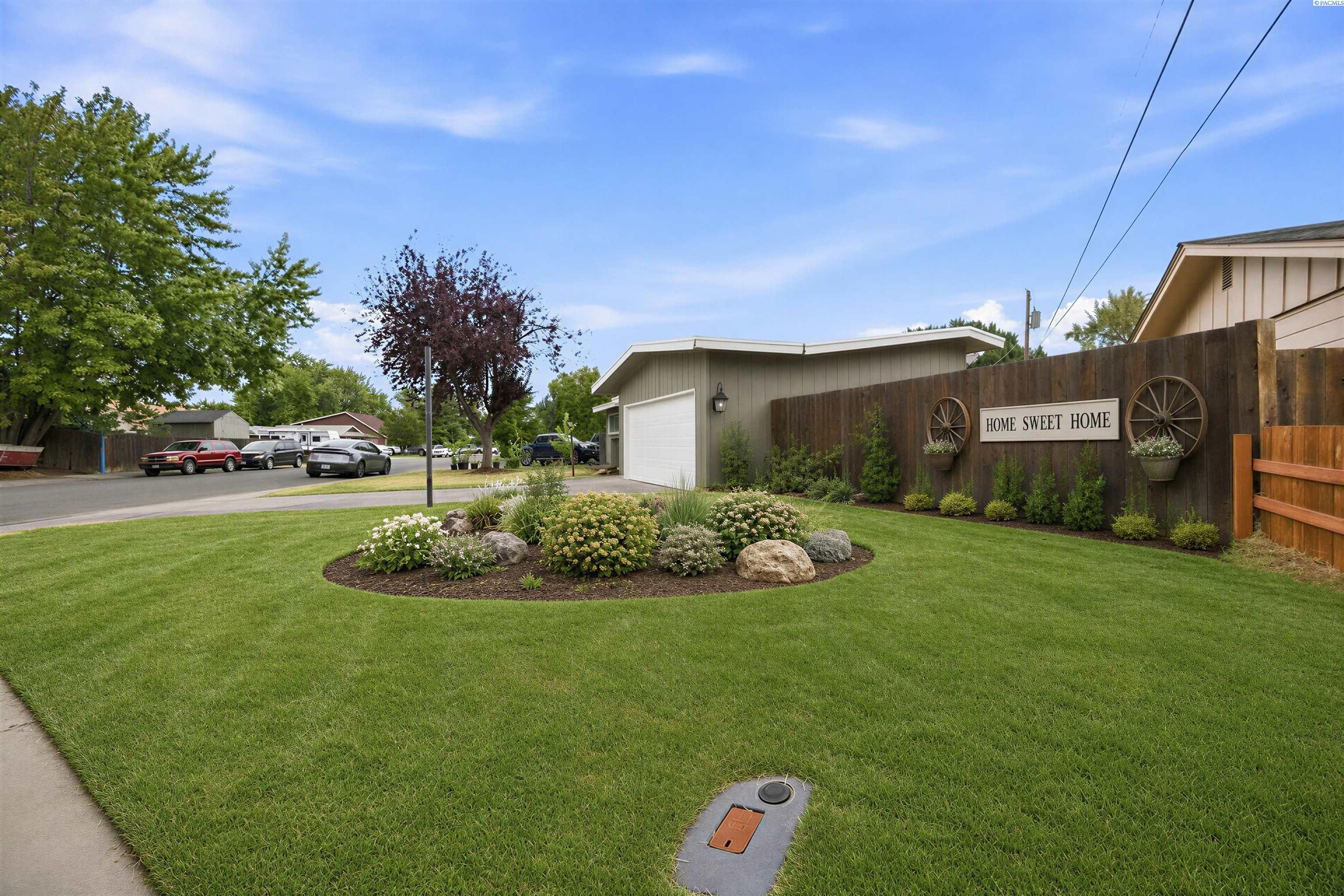 530 W 18th Ave, Kennewick, WA 99337-2821