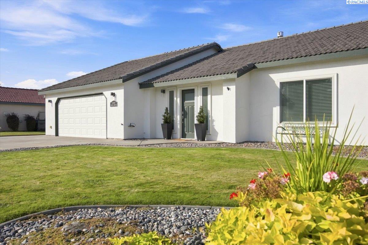 5602 Aspen Dr, West Richland, WA 99353