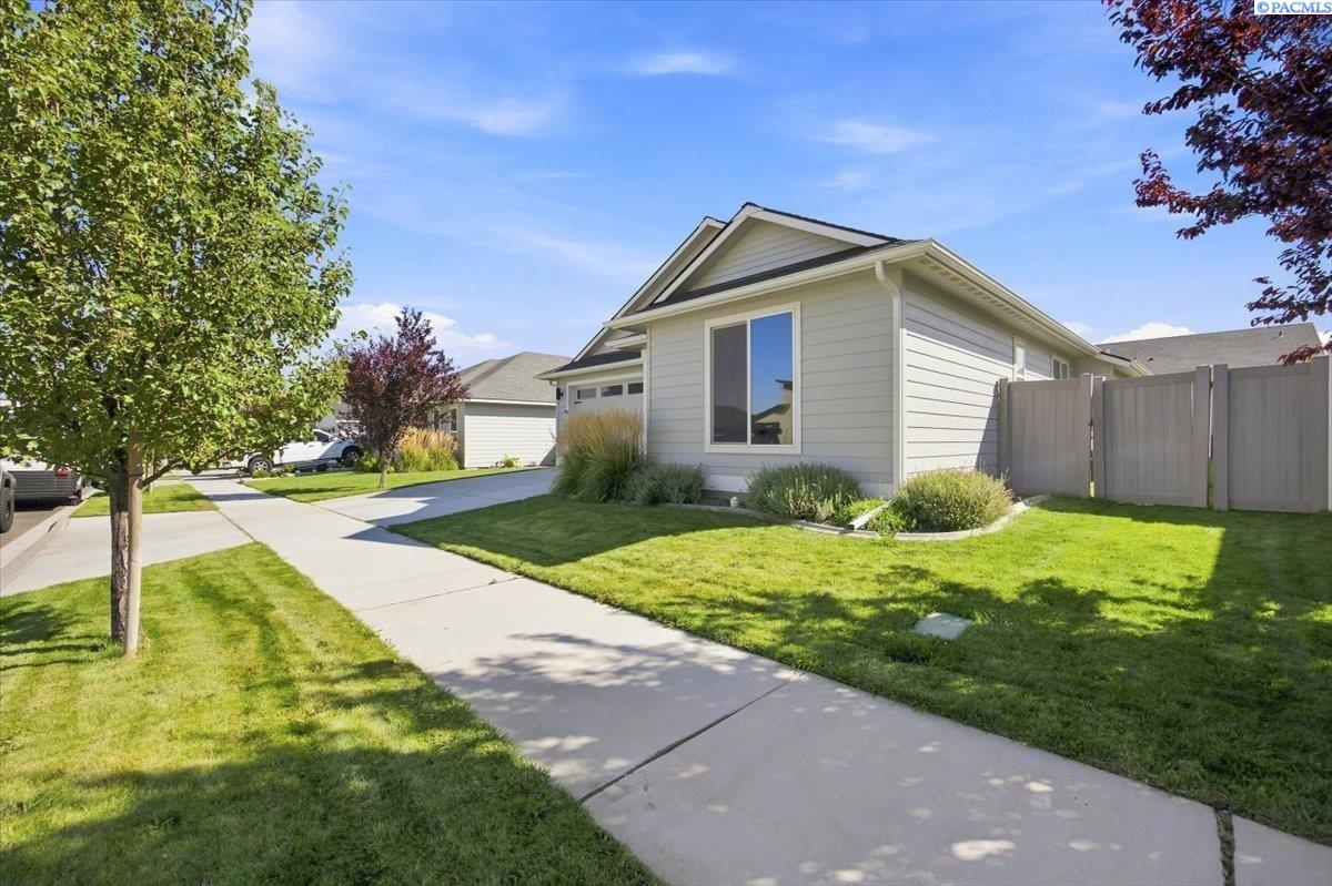 2584 Clark Ridge Dr, Richland, WA 99352