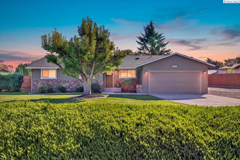 815 S Young St, Kennewick, WA 99336