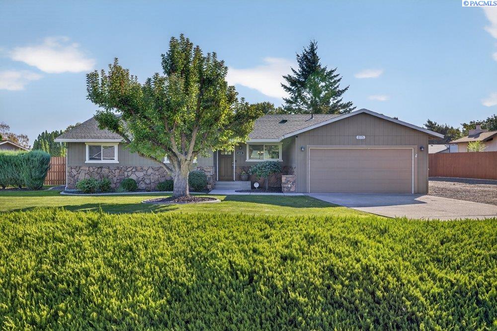 815 S Young St, Kennewick, WA 99336