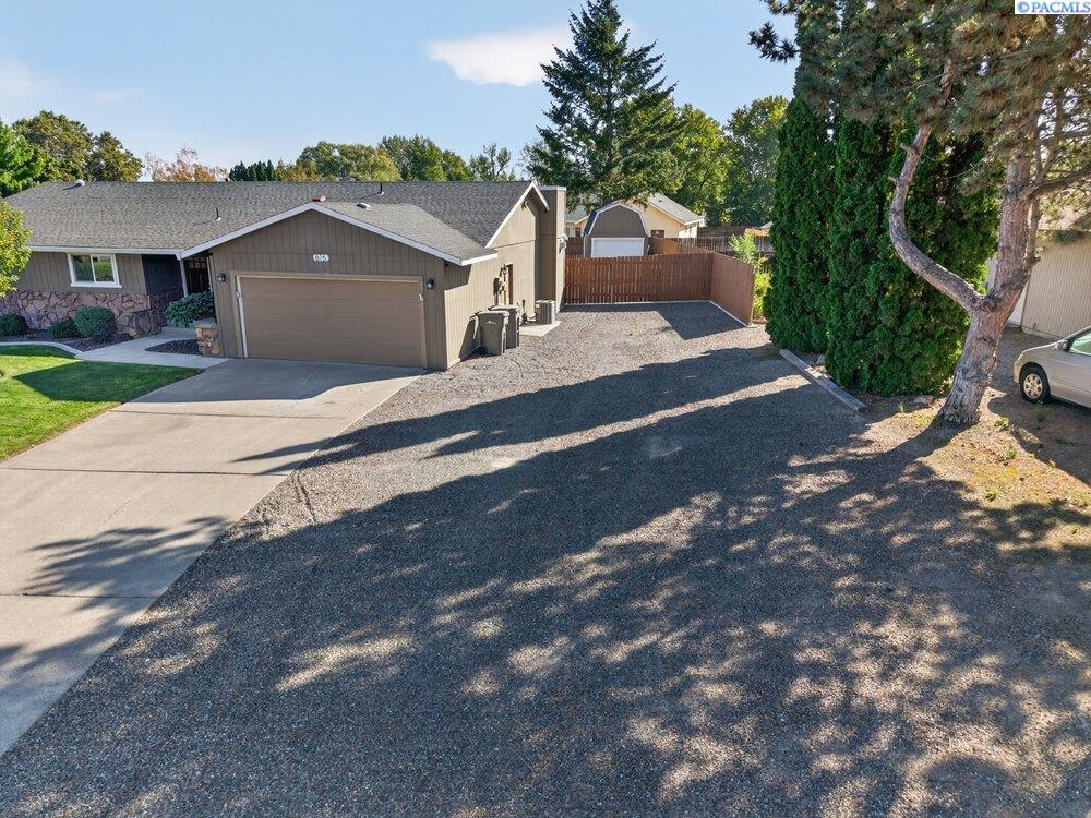 815 S Young St, Kennewick, WA 99336