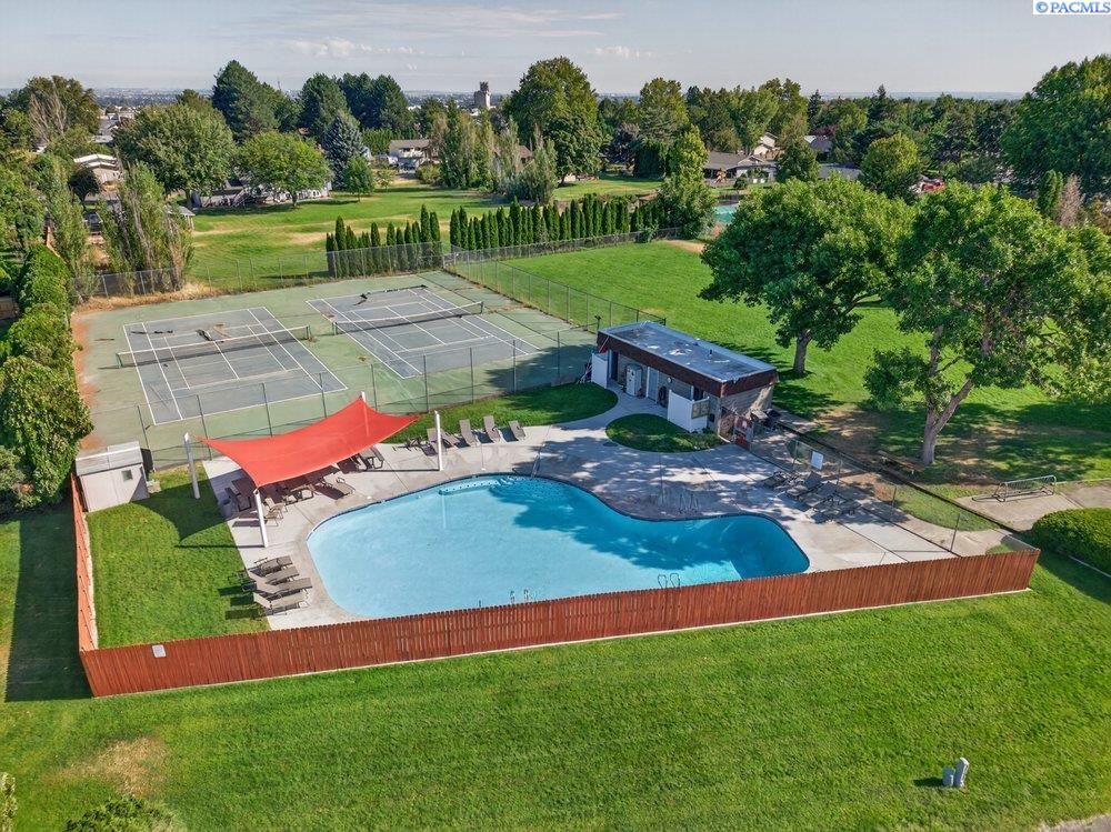 815 S Young St, Kennewick, WA 99336