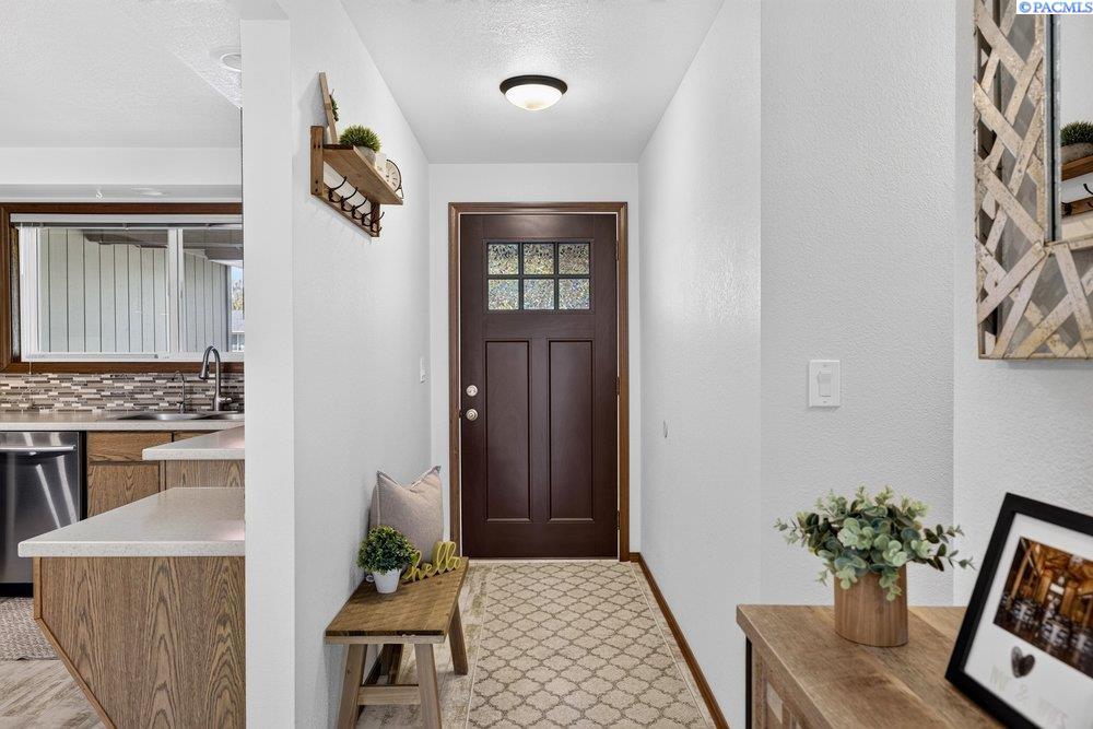Photo 2 of Single family home for sale at 815 S Young St, Kennewick, WA 99336 | MLS# 296216 | Listing updated on 2026-09-14