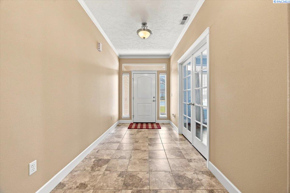 3070 Hickory Ave, West Richland, WA 99353