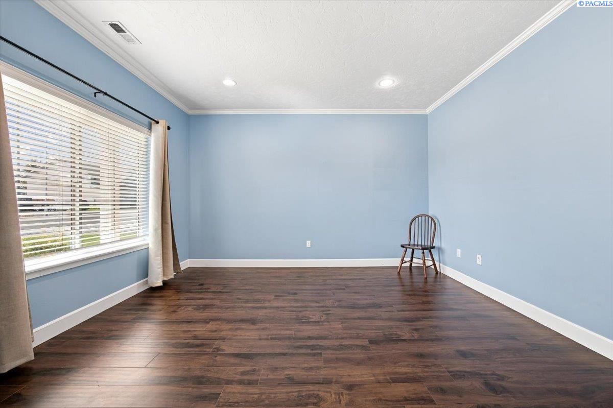 3070 Hickory Ave, West Richland, WA 99353