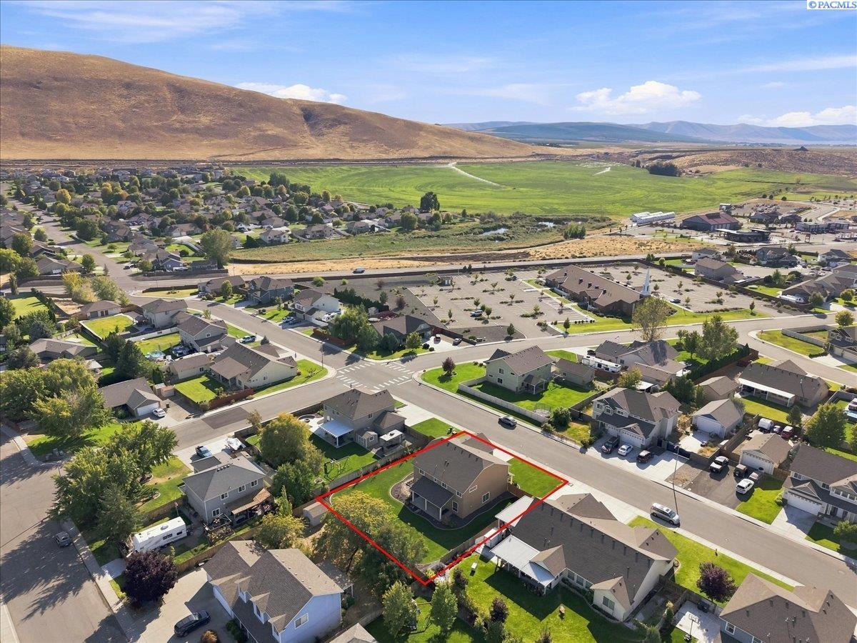 3070 Hickory Ave, West Richland, WA 99353