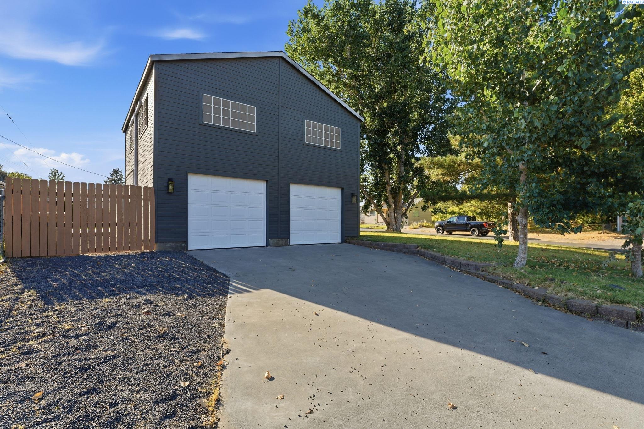 1805 Longfitt St, Richland, WA 99352