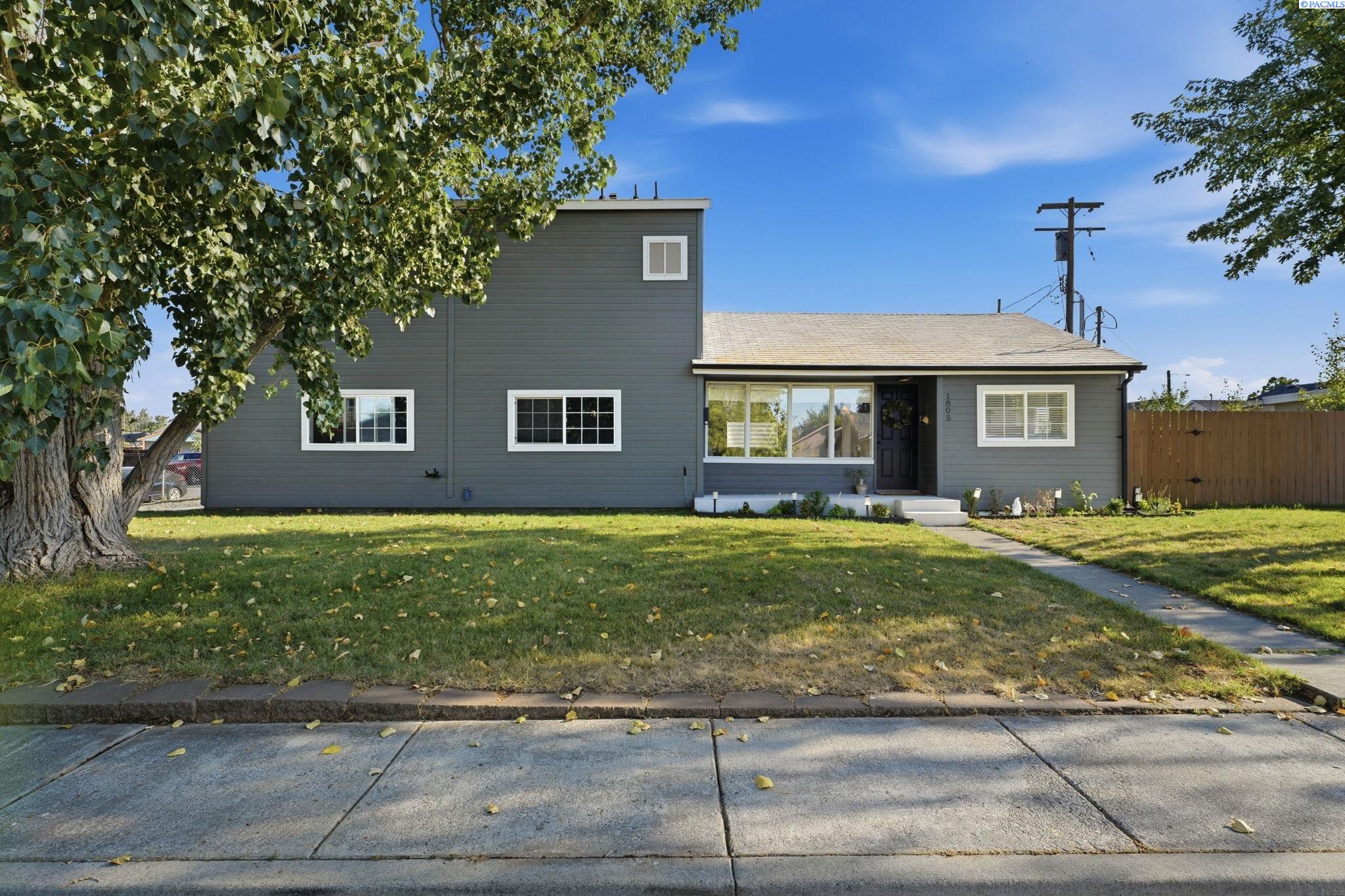 1805 Longfitt St, Richland, WA 99352
