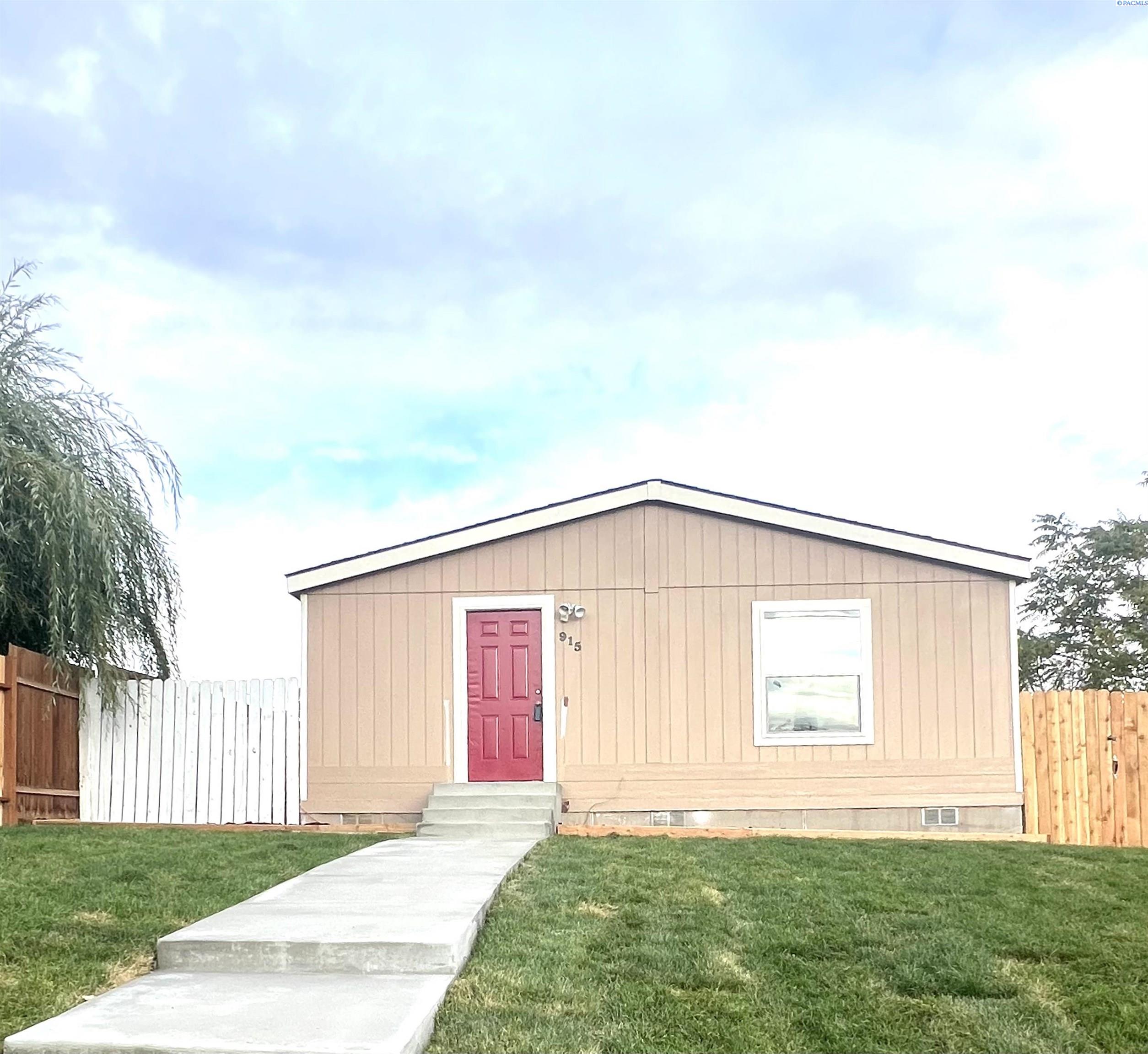 915 S 6th Ave, Pasco, WA 99301