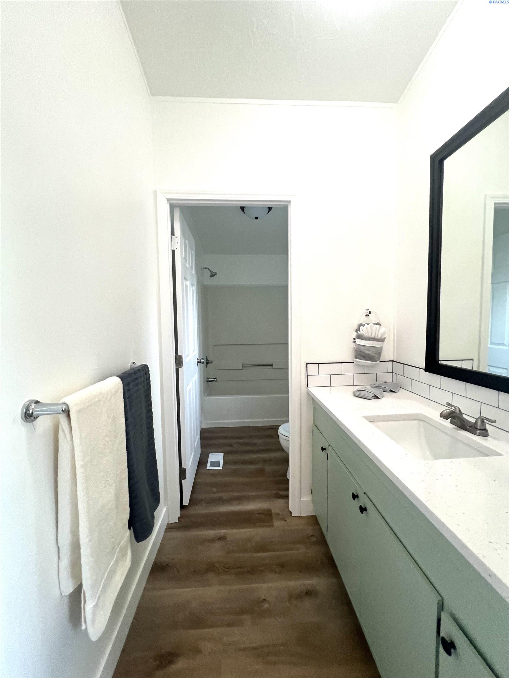 915 S 6th Ave, Pasco, WA 99301