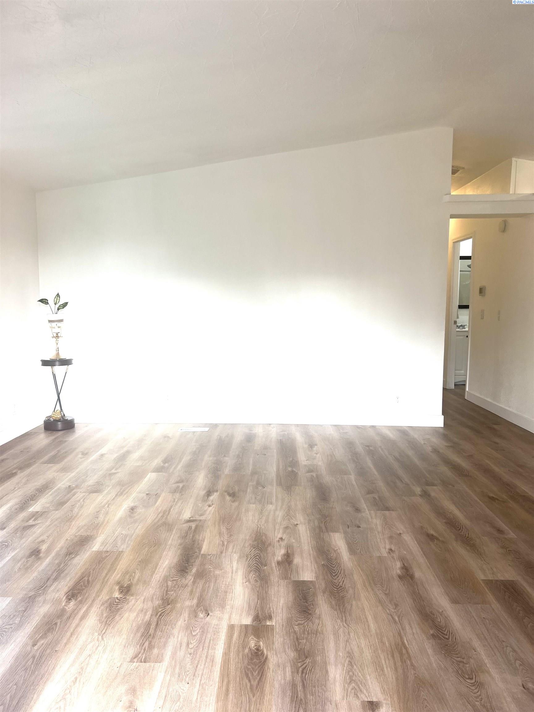 915 S 6th Ave, Pasco, WA 99301