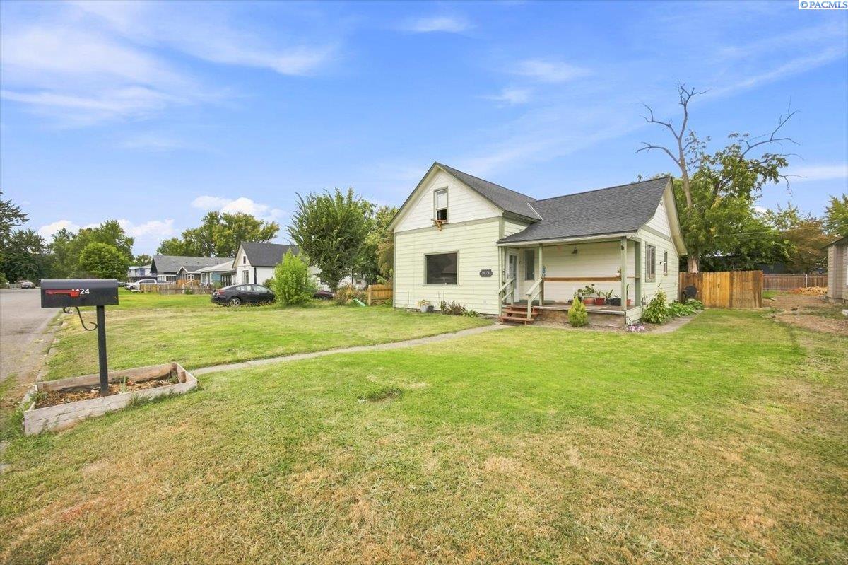 1424 Grant Ave, Prosser, WA 99350