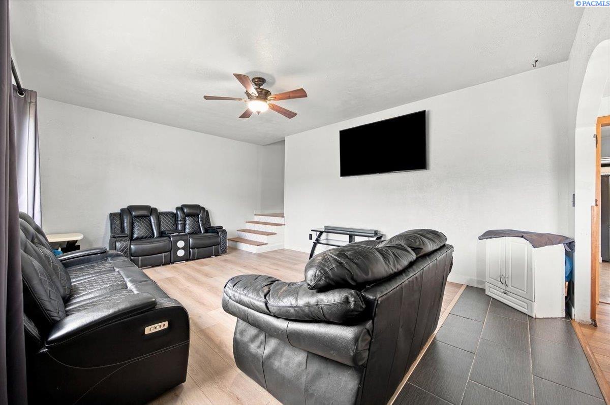1424 Grant Ave, Prosser, WA 99350