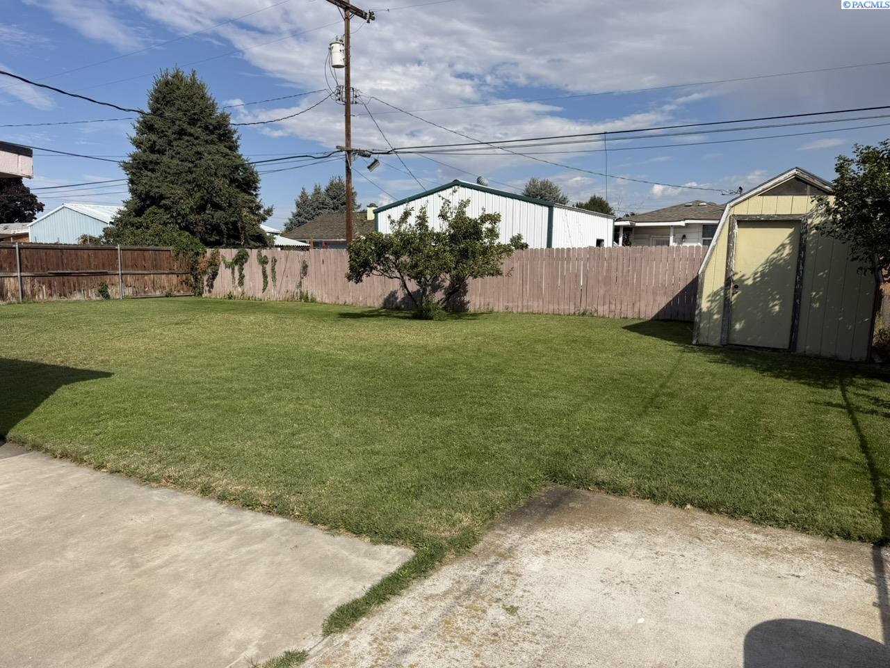 1723 W Marie, Pasco, WA 99301