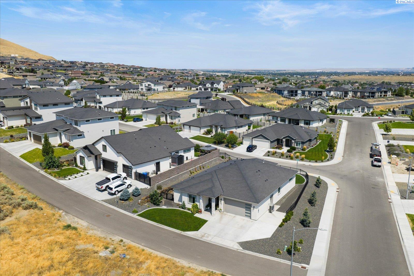 1882 Somers Ln, Richland, WA 99352
