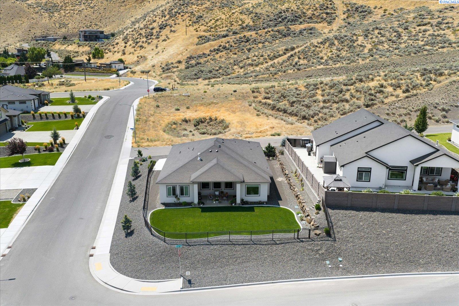 1882 Somers Ln, Richland, WA 99352