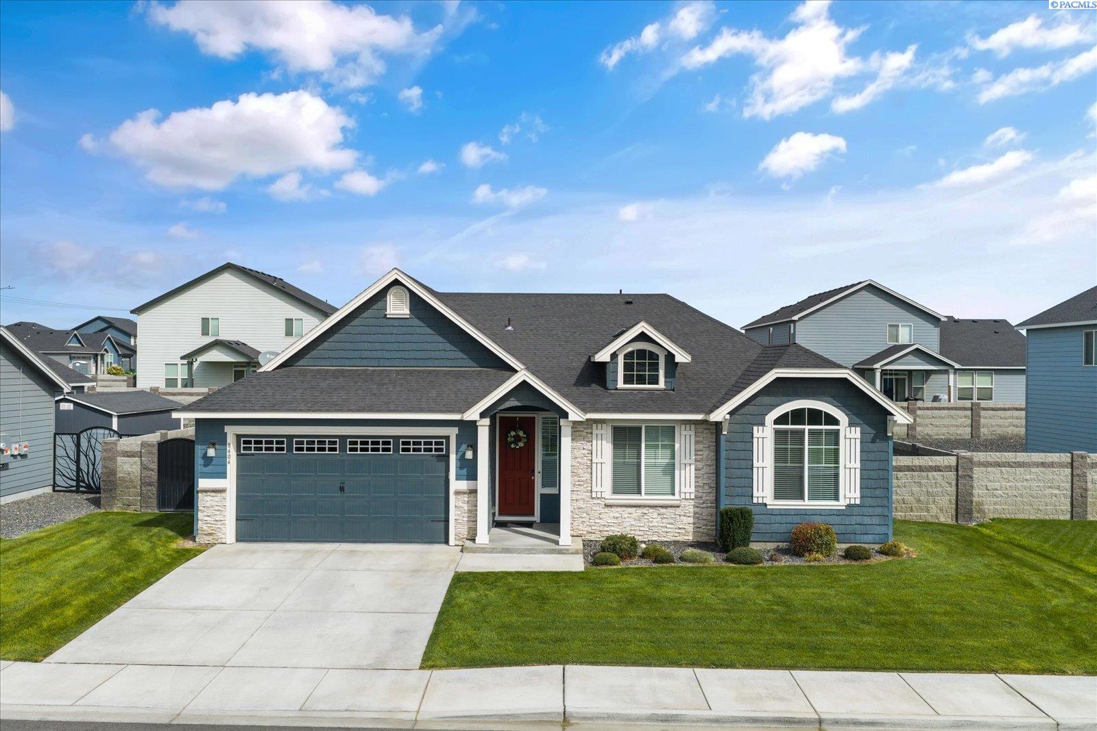 8404 Cardinal Peak St, West Richland, WA 99353