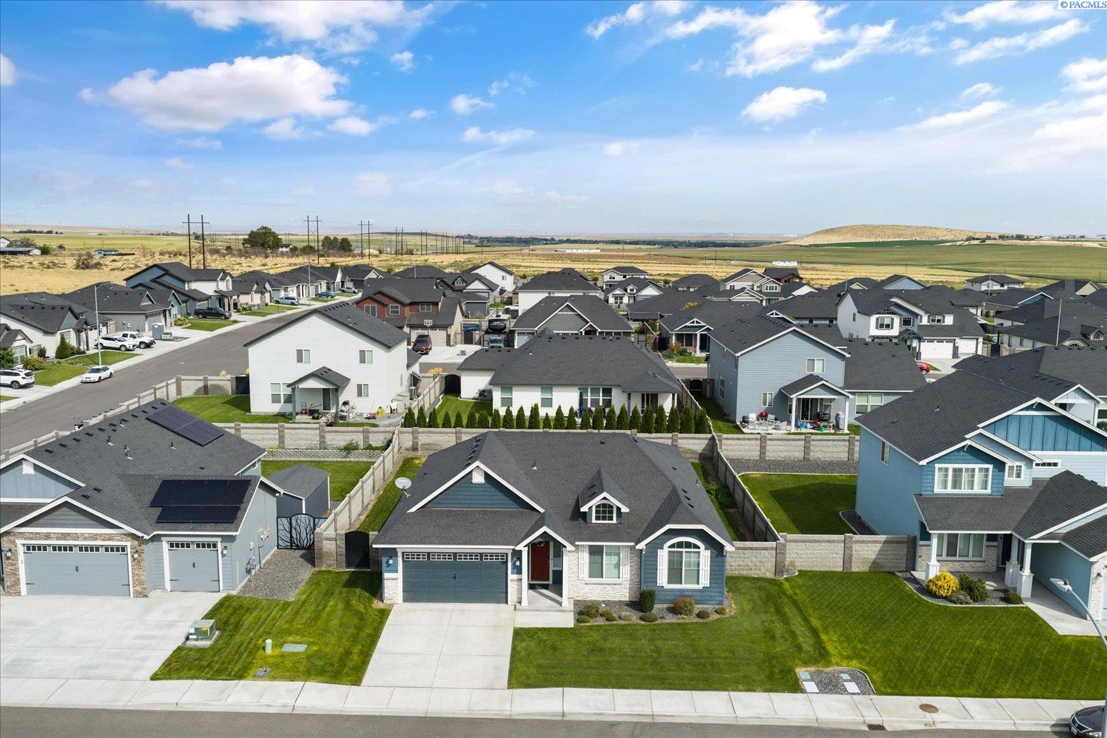 8404 Cardinal Peak St, West Richland, WA 99353