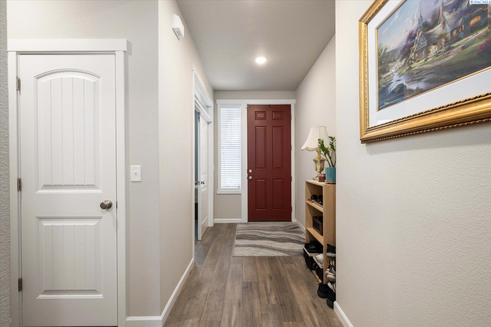 8404 Cardinal Peak St, West Richland, WA 99353