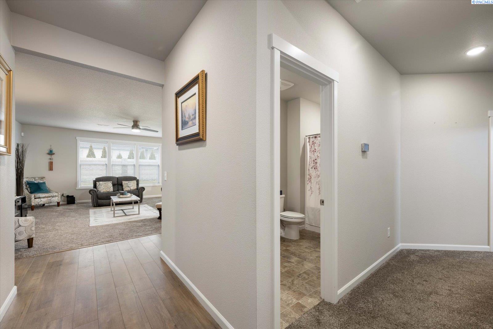 8404 Cardinal Peak St, West Richland, WA 99353