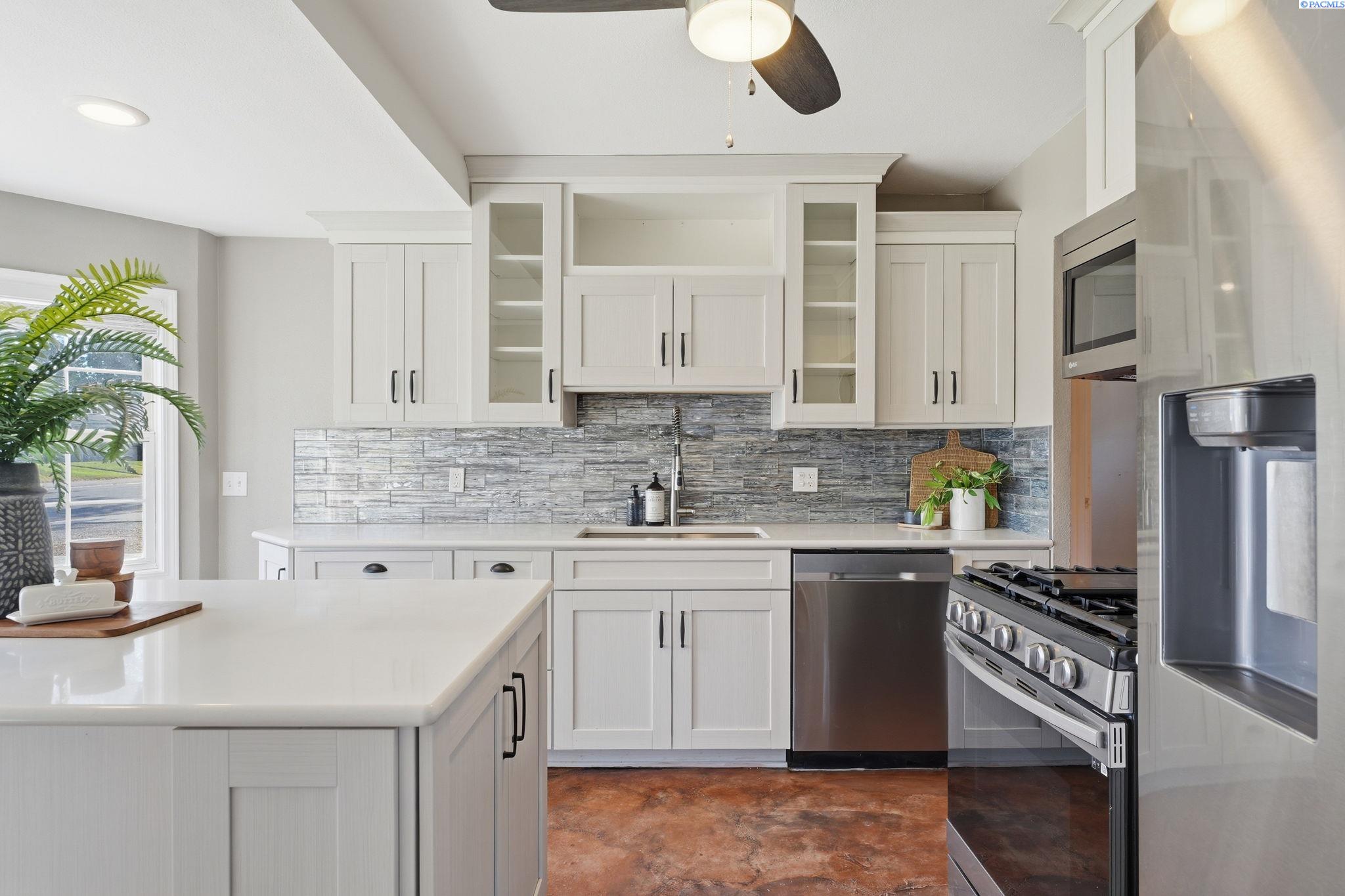357 Cottonwood Dr, Richland, WA 99352