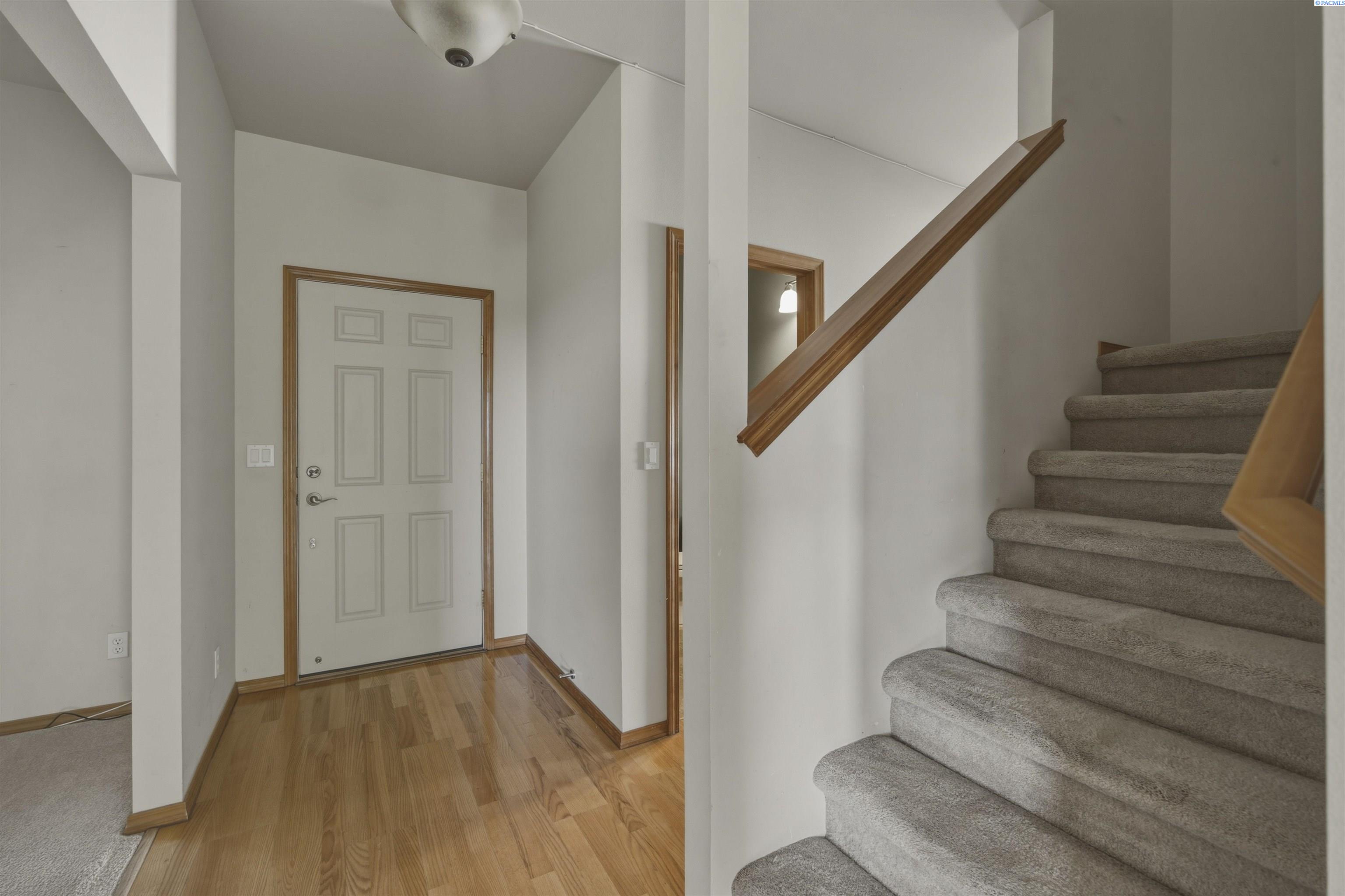 522 Charbonneau Dr, Richland, WA 99352