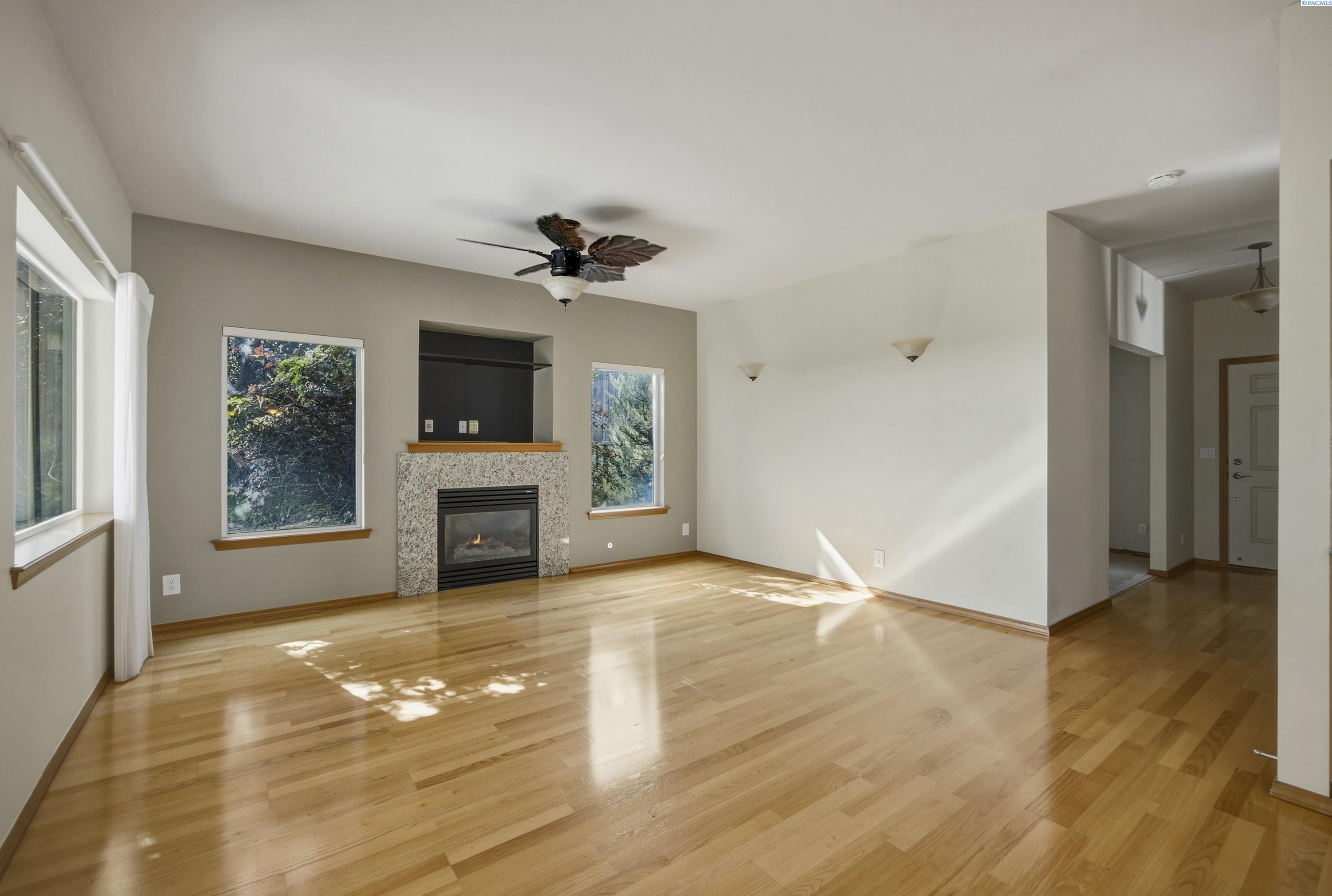 522 Charbonneau Dr, Richland, WA 99352