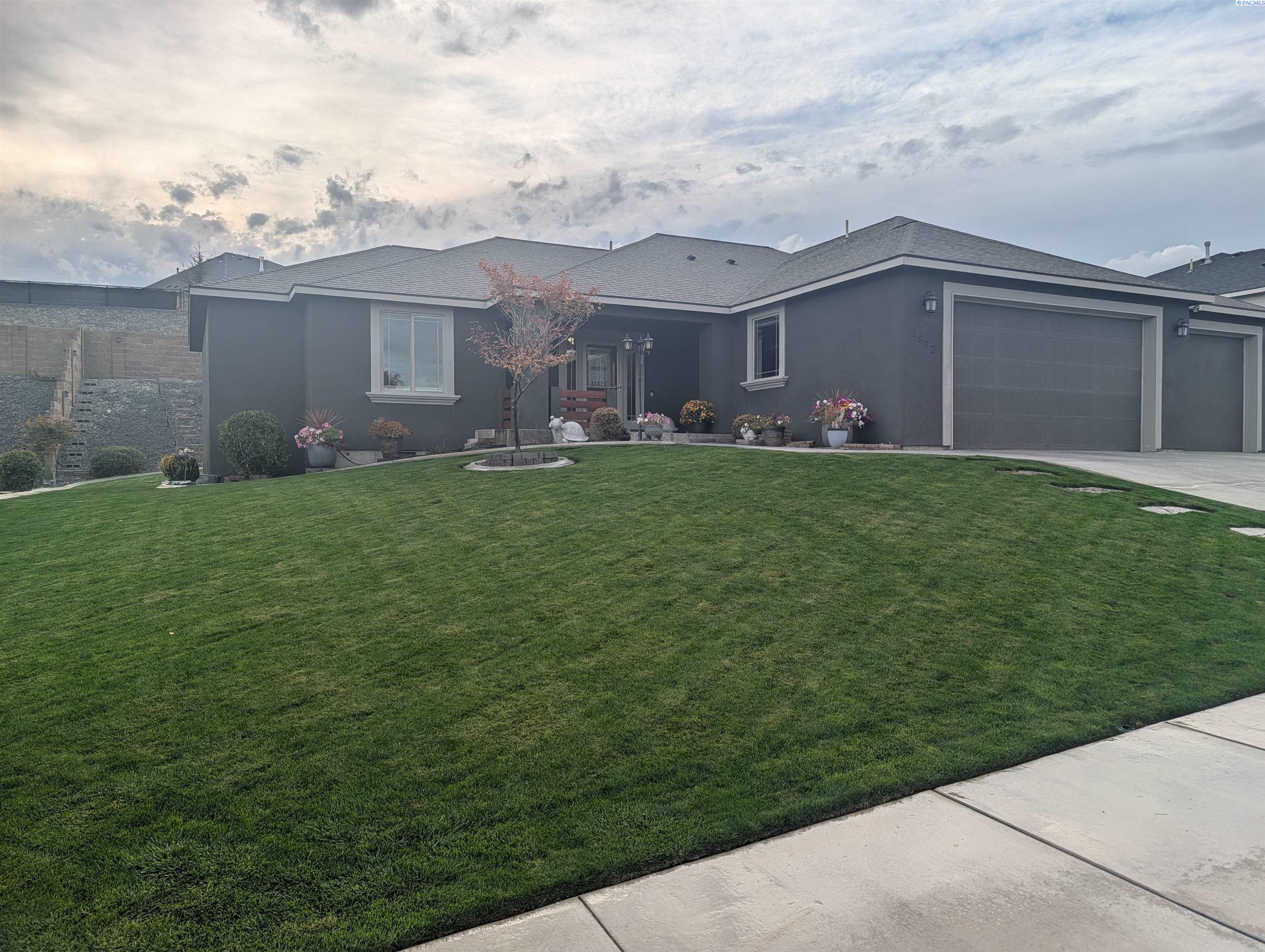 3802 Cook Ln, Pasco, WA 99301