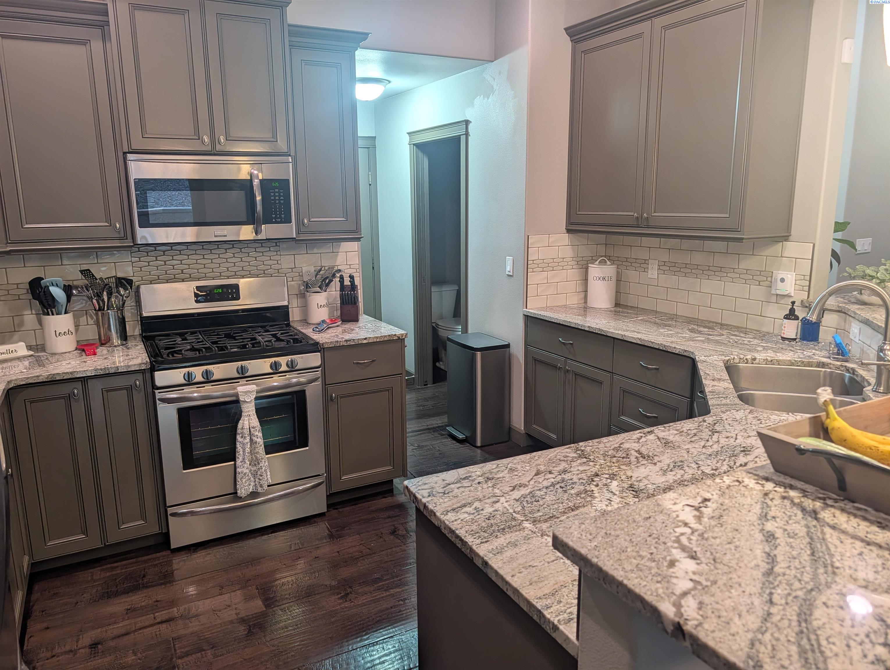 3802 Cook Ln, Pasco, WA 99301