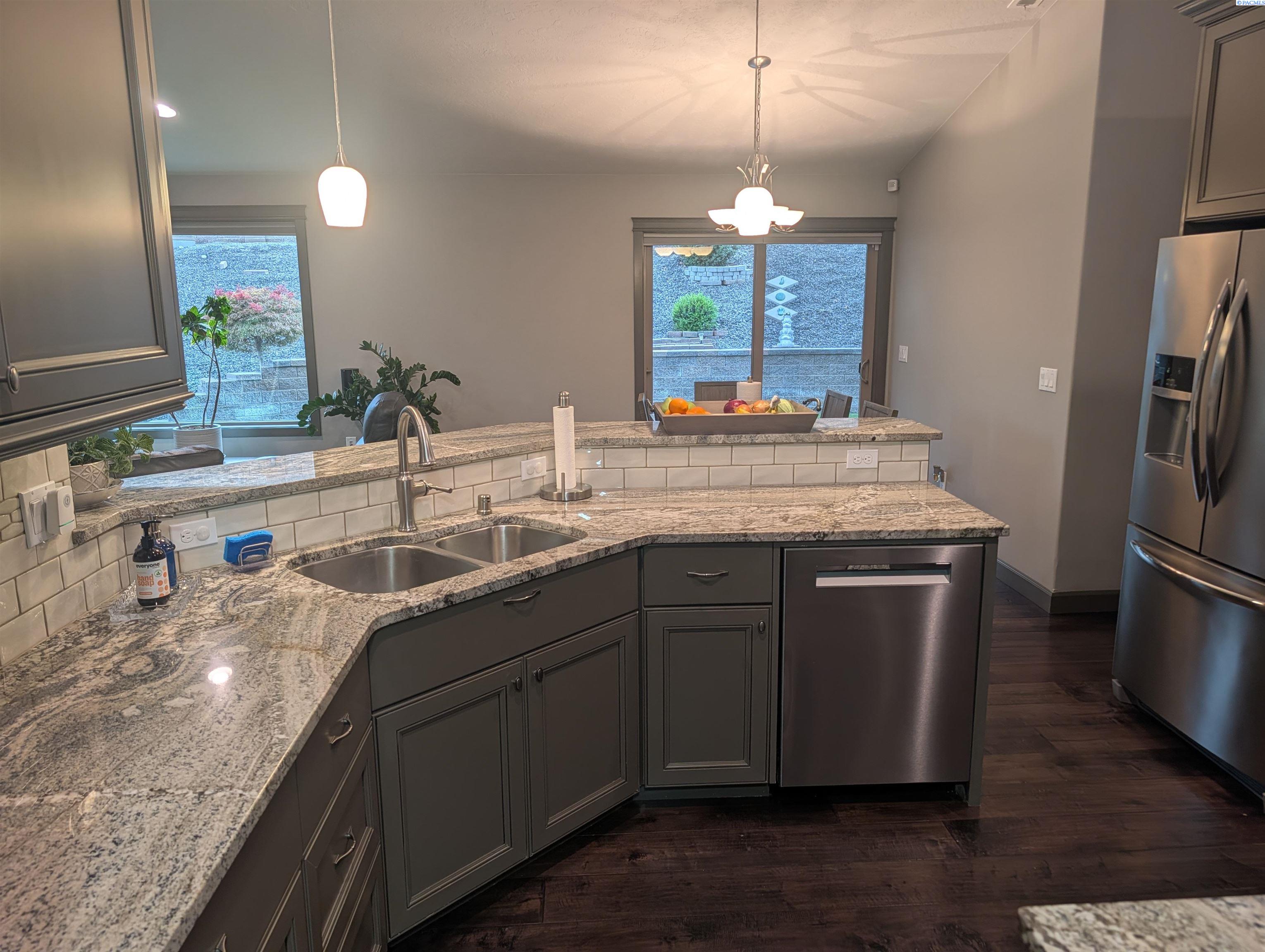 3802 Cook Ln, Pasco, WA 99301