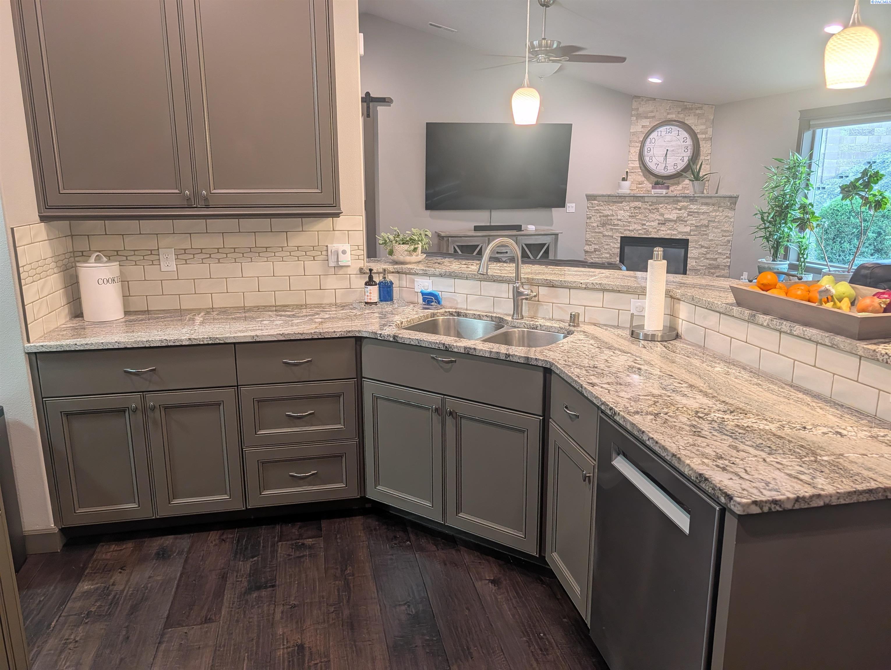 3802 Cook Ln, Pasco, WA 99301