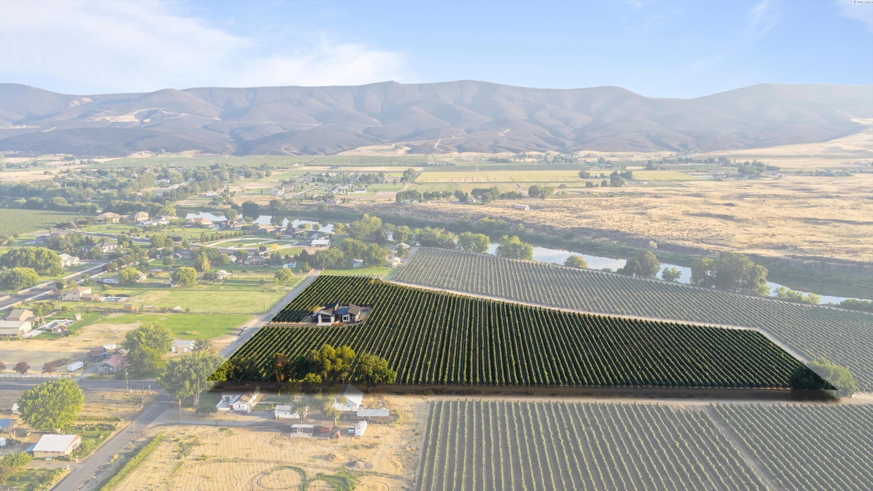 1036 Lower County Line Rd, Prosser, WA 99350