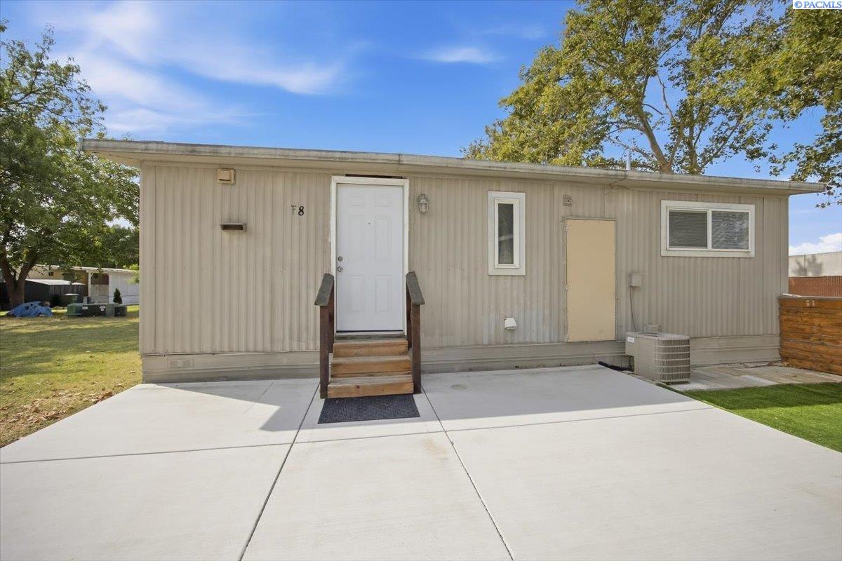 2021 Mahan Ave #F8, Richland, WA 99352