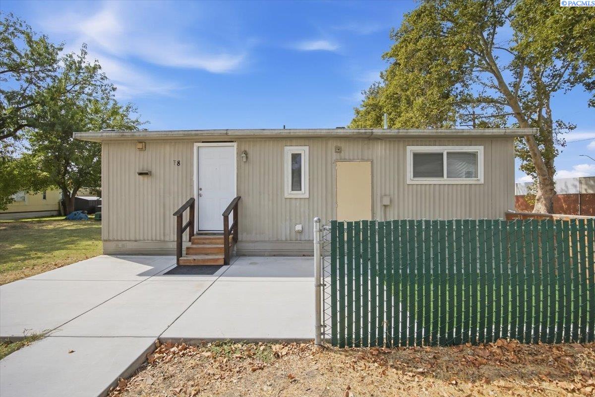 2021 Mahan Ave #F8, Richland, WA 99352
