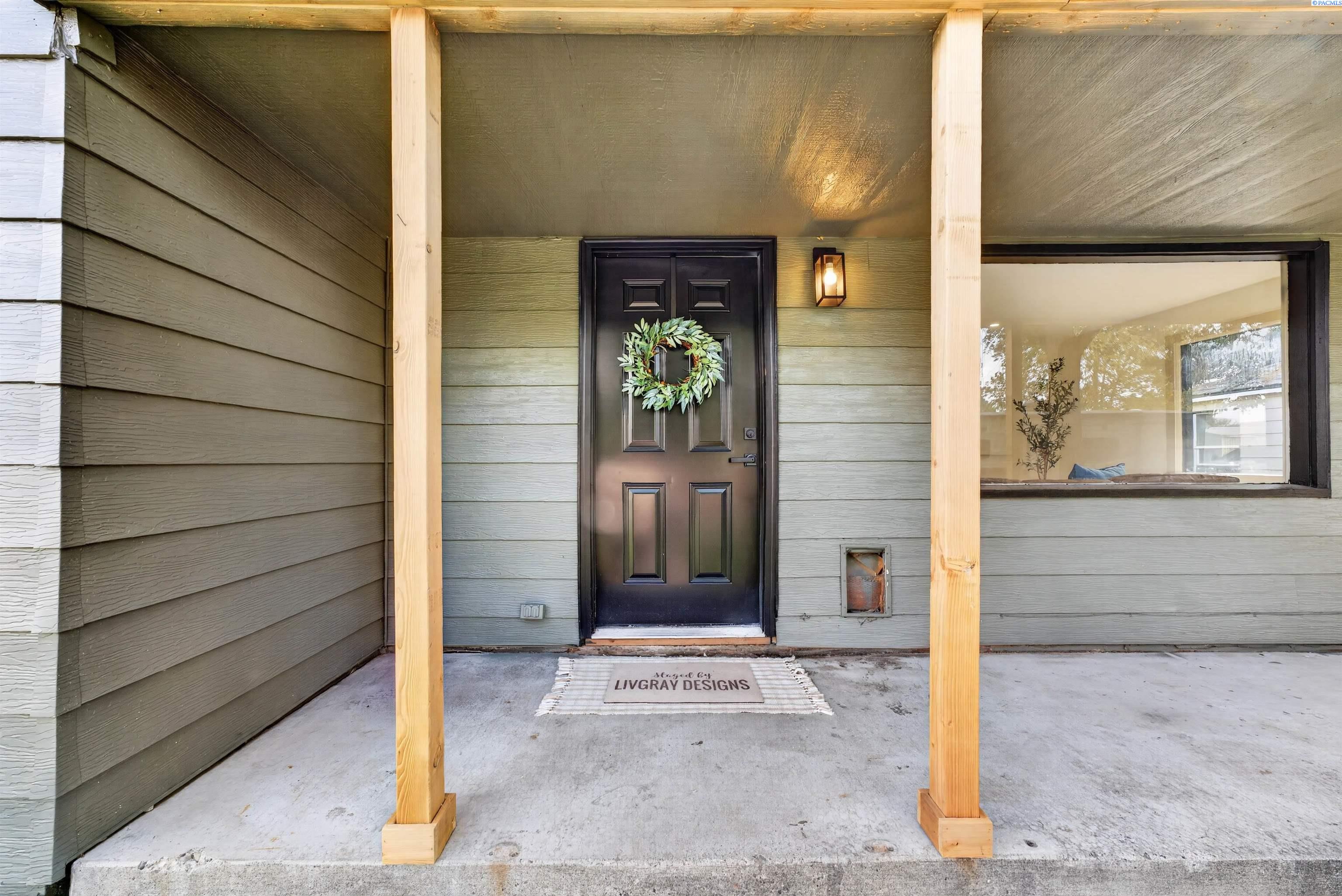 805 S Hawthorne St, Kennewick, WA 99336-1326