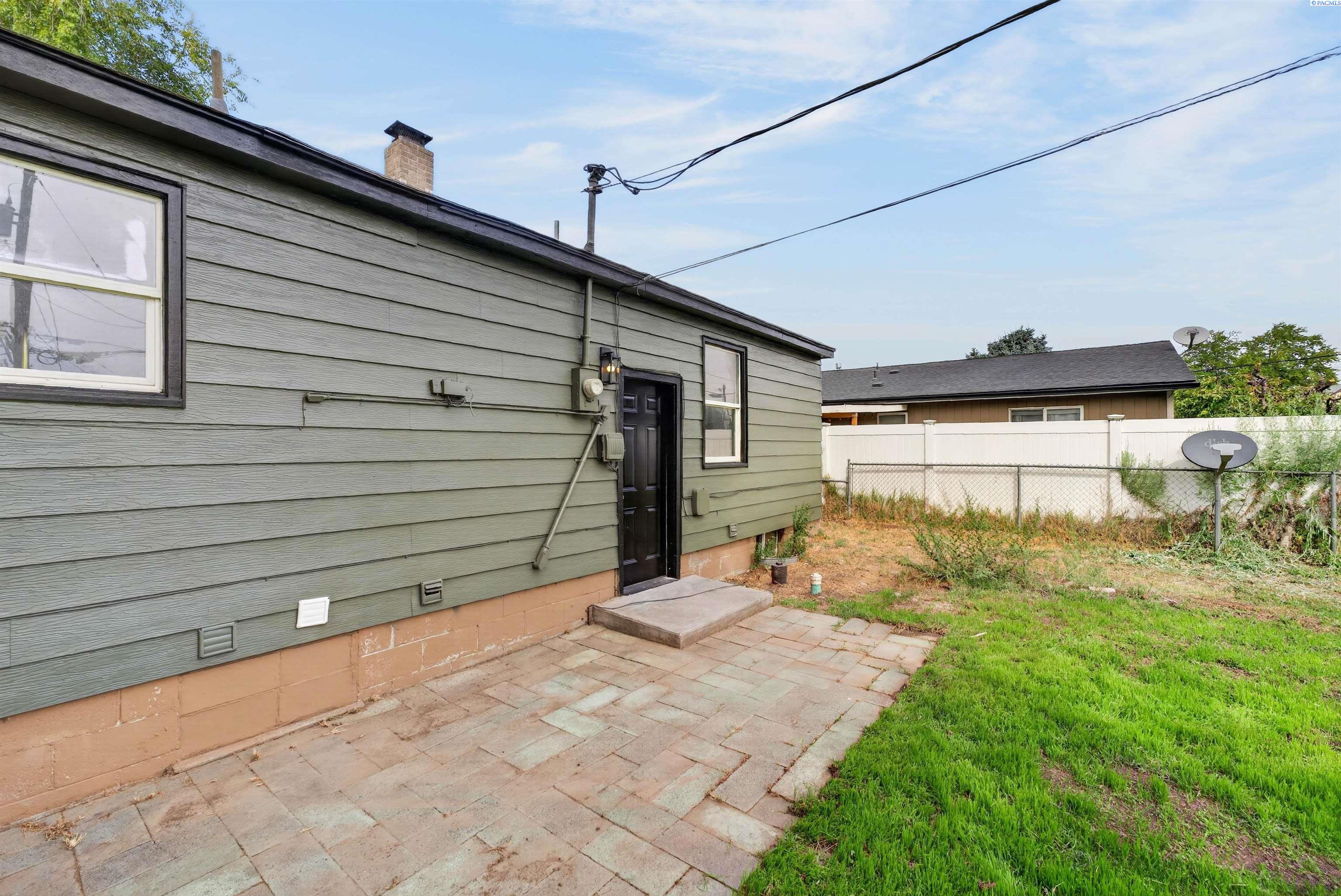 805 S Hawthorne St, Kennewick, WA 99336-1326