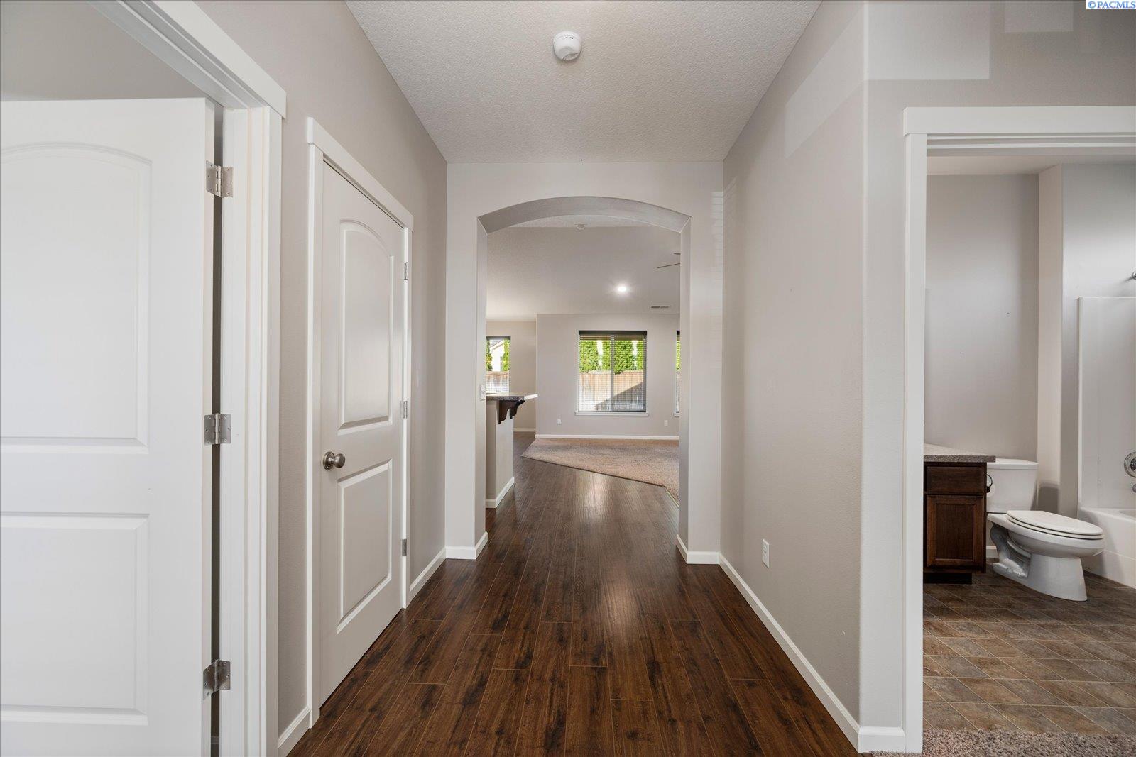 6306 Coventry Ln, Pasco, WA 99301