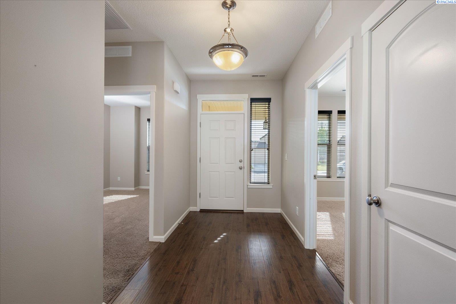 6306 Coventry Ln, Pasco, WA 99301