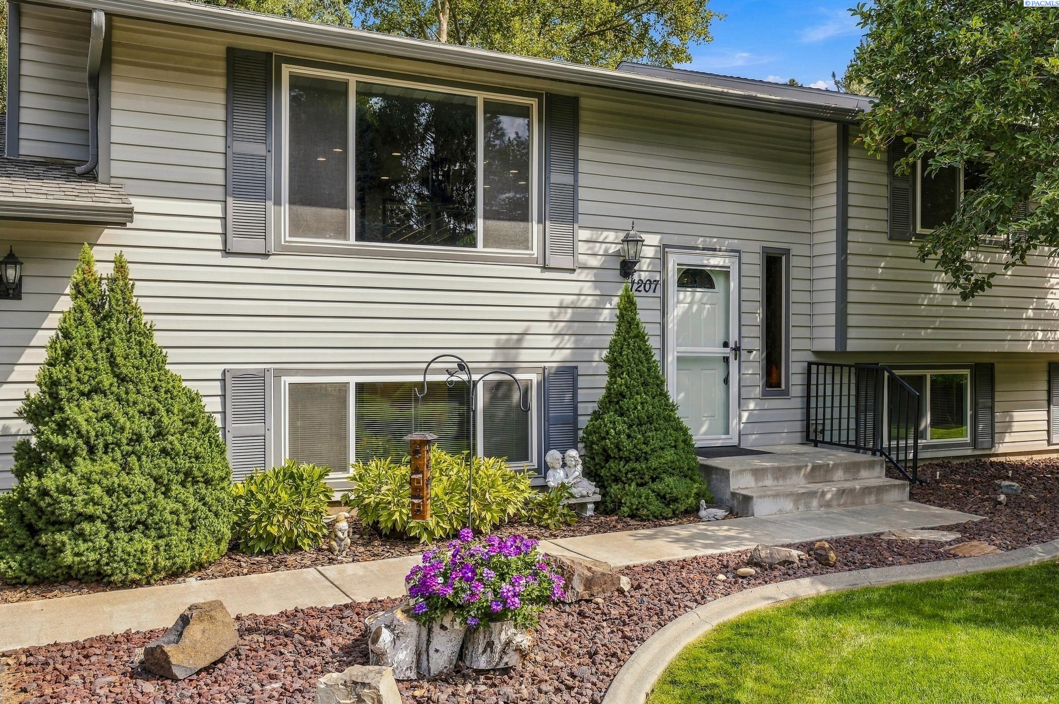 1207 S Delaware St, Kennewick, WA 99338