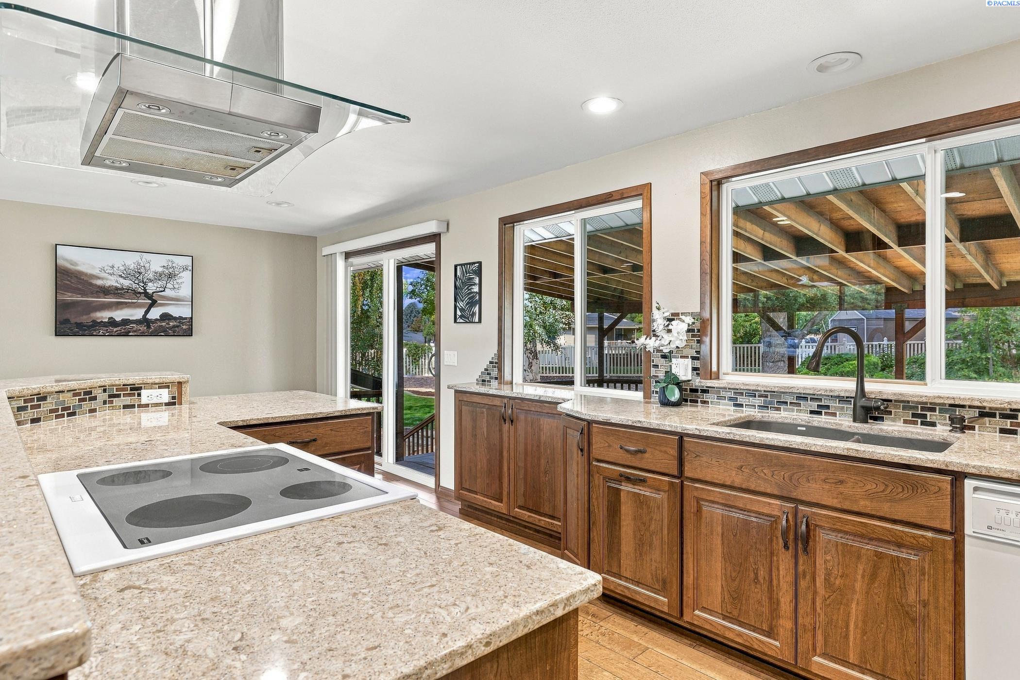 Photo 4 of Single family home for sale at 1207 S Delaware St, Kennewick, WA 99338 | MLS# 296370 | Listing updated on 2026-09-15