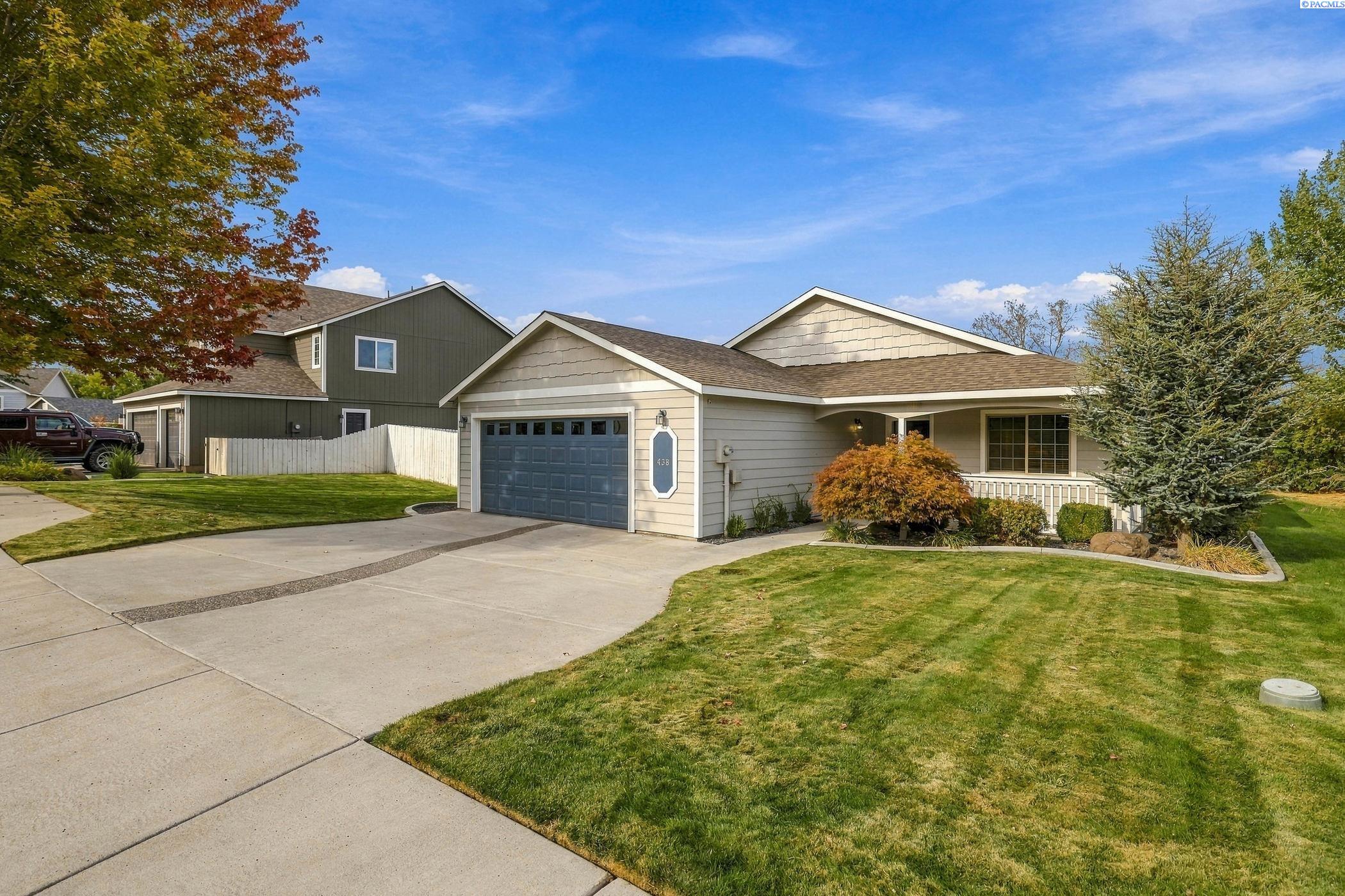 438 Charbonneau Dr, Richland, WA 99352