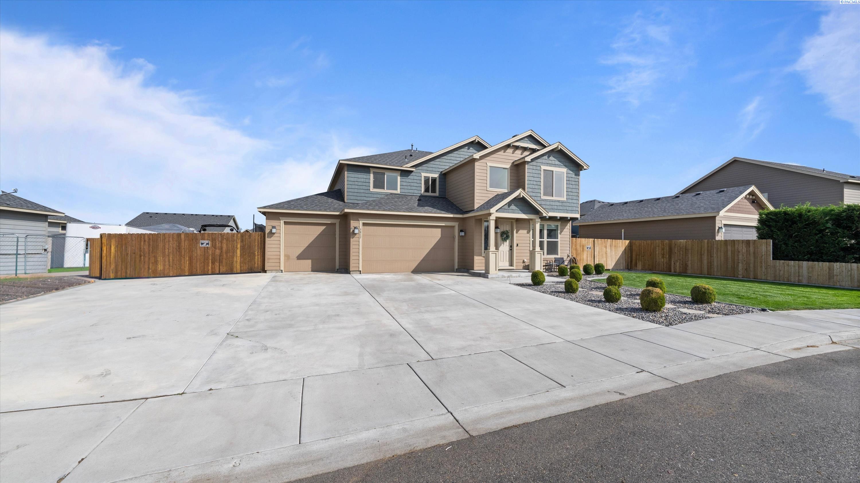 3817 Des Moines Ln, Pasco, WA 99301