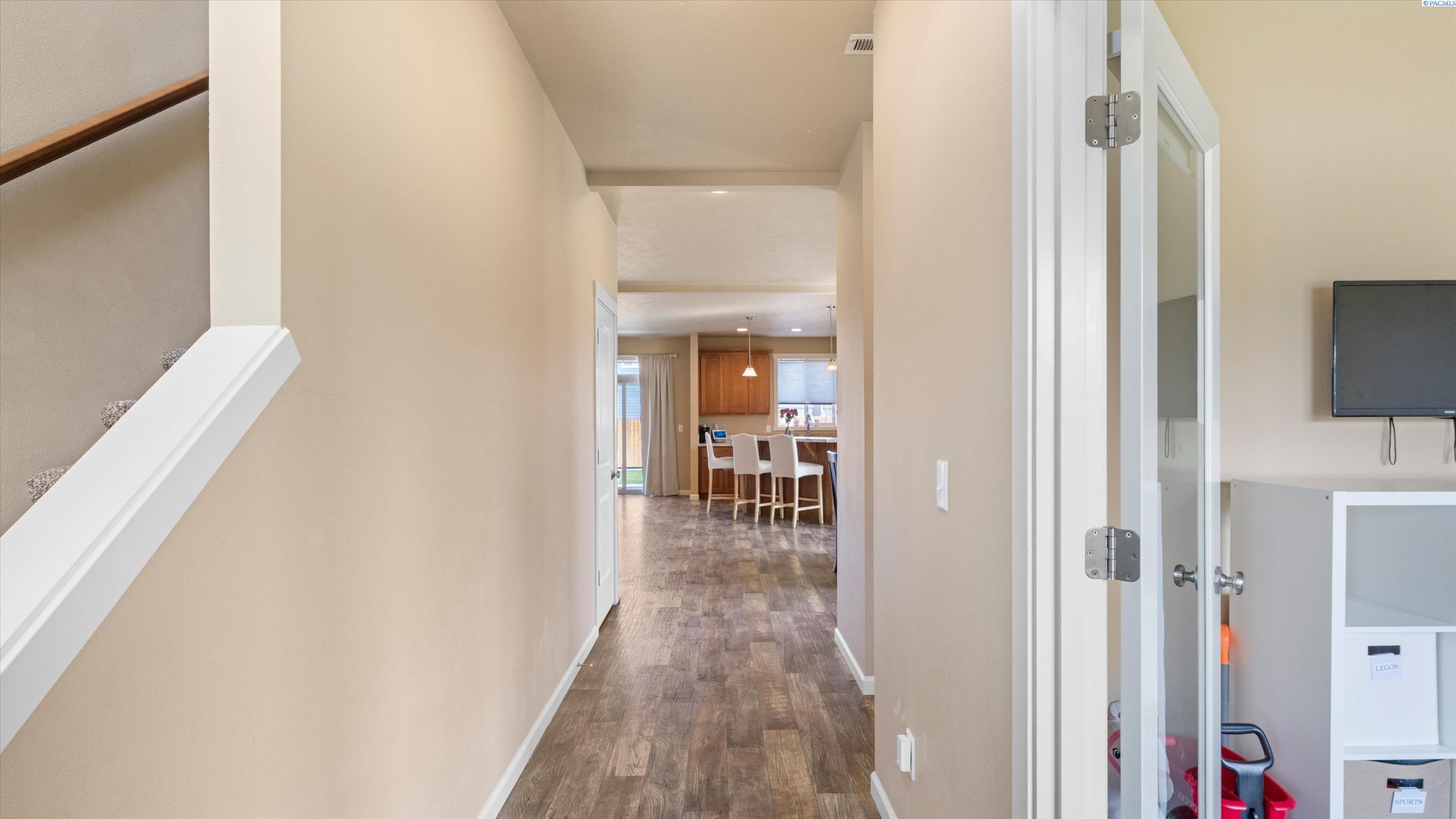 3817 Des Moines Ln, Pasco, WA 99301