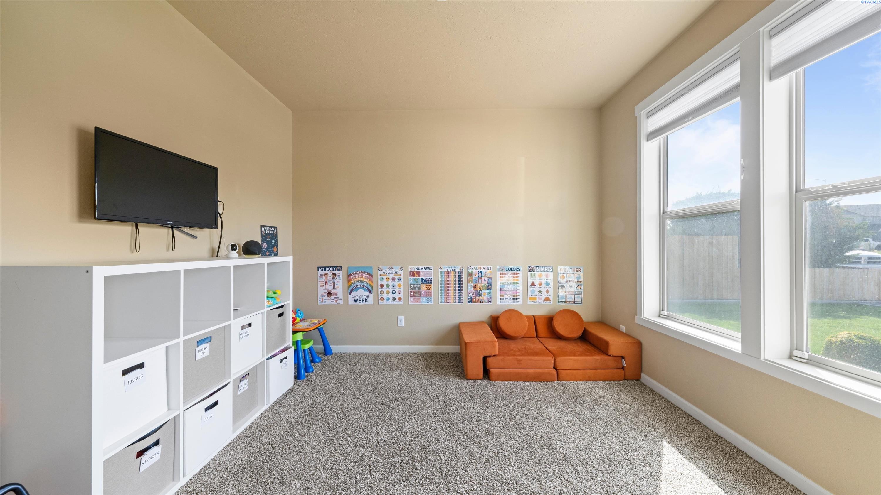 3817 Des Moines Ln, Pasco, WA 99301