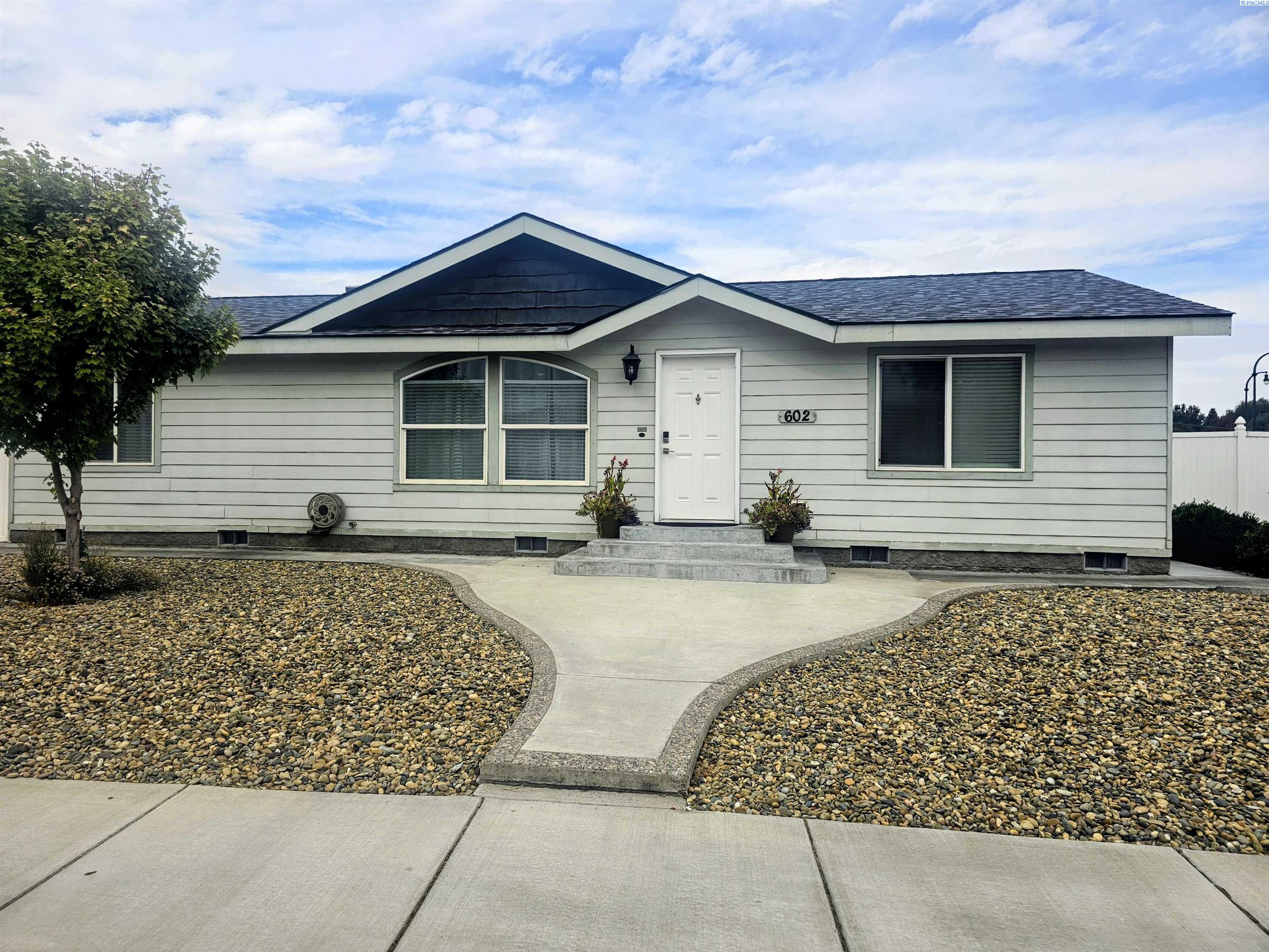 602 New Gate Dr, Prosser, WA 99350