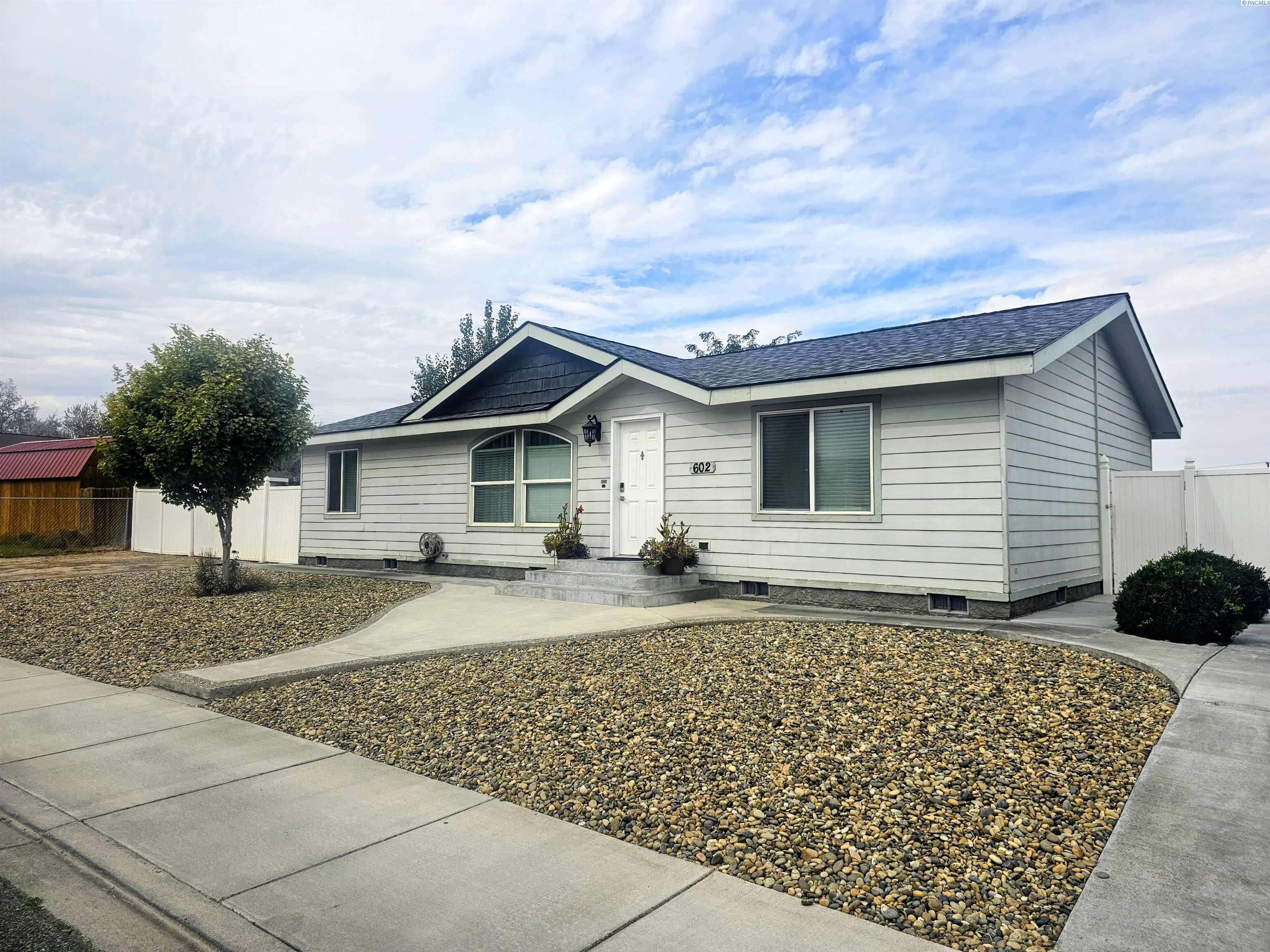 602 New Gate Dr, Prosser, WA 99350