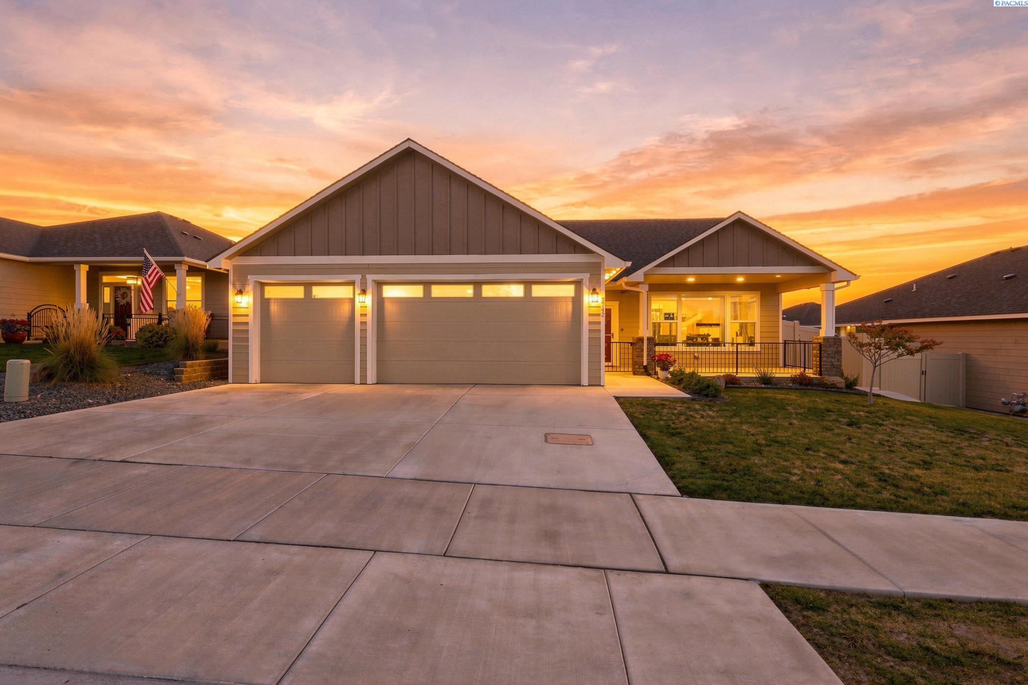 3742 S Van Buren Pl, Kennewick, WA 99338