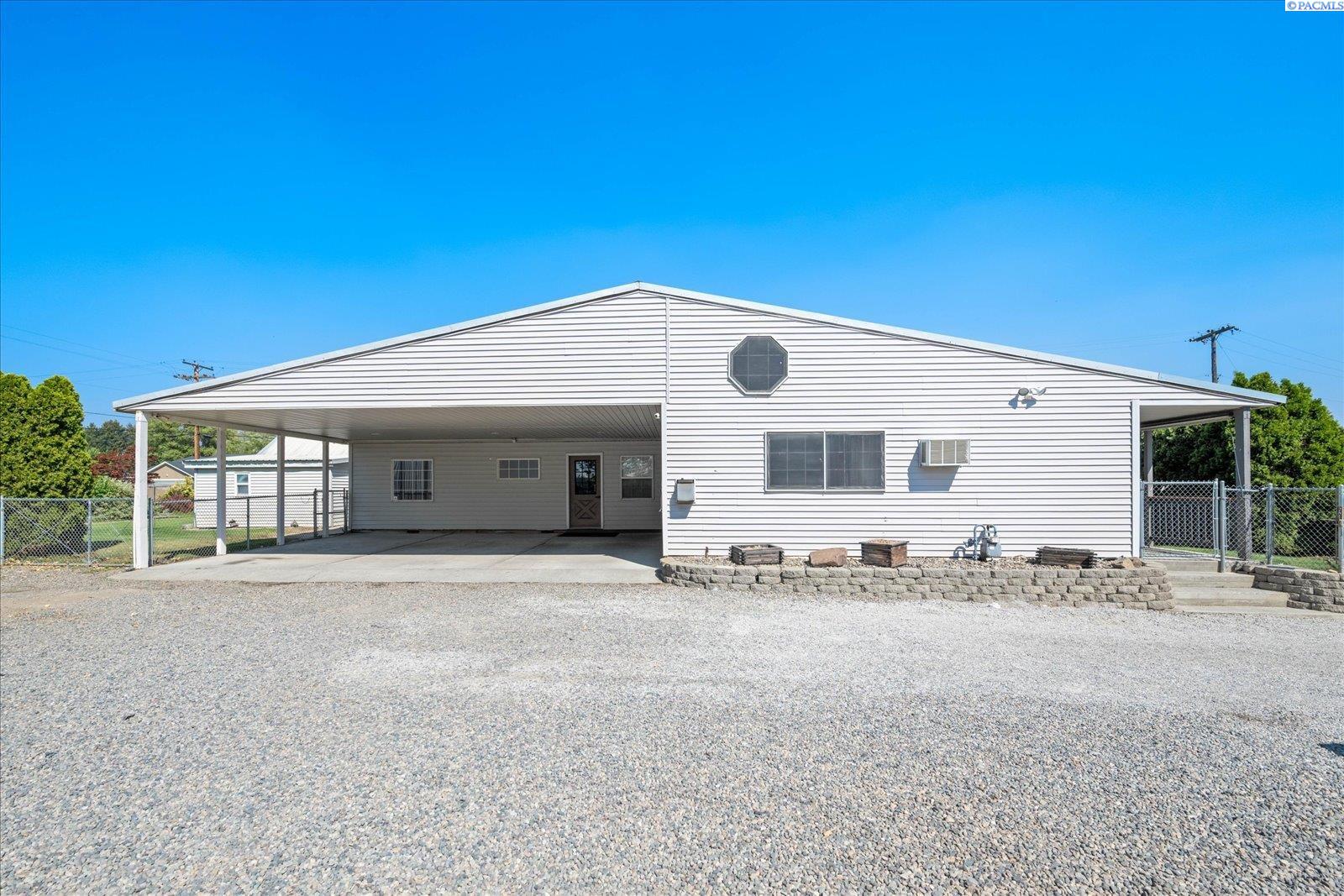 1104 Rd 40, Pasco, WA 99301